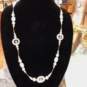 White mother-of-pearl necklace