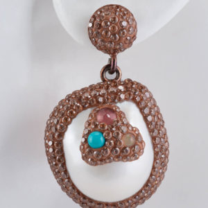 Pearly drop earrings